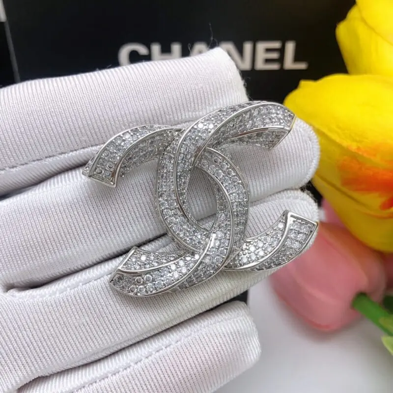 chanel brooches pour femme s_121350b2